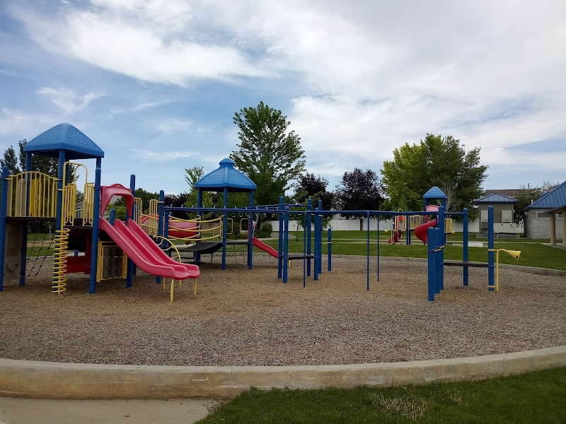 Chelsie Meadows Park photo 3