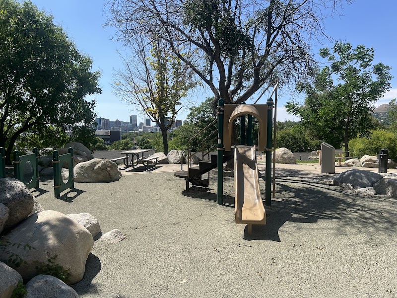 Faultline Gardens photo 3