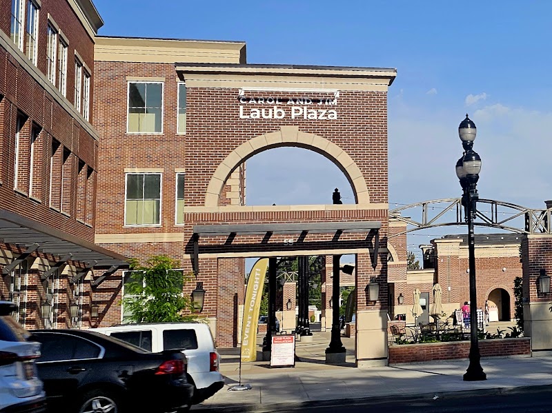 Laub Plaza photo 2