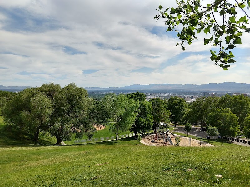 Lindsey Gardens photo 2