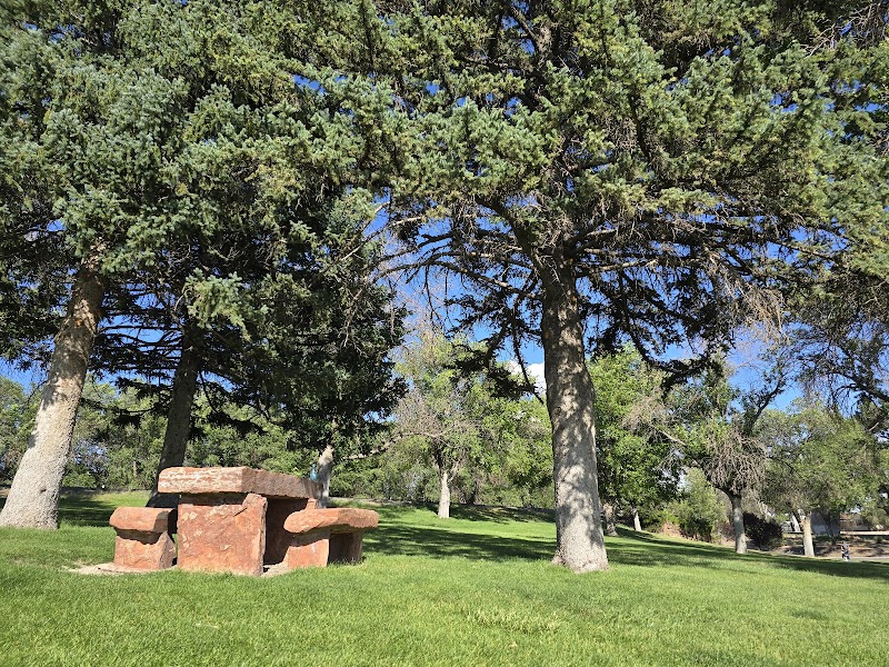 Outdoor bench photo 3