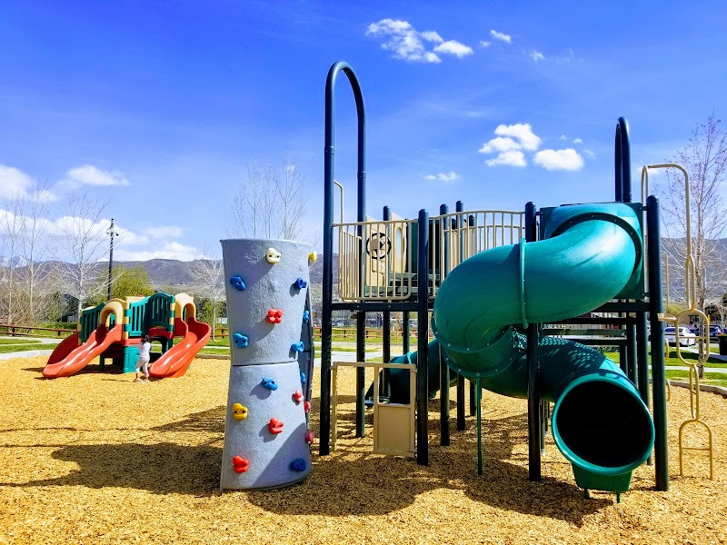 Smith Fields Park Skatepark photo 3